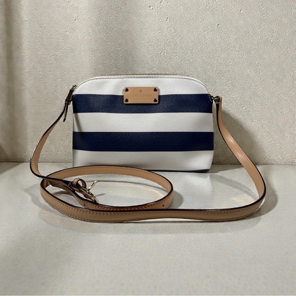 kate spade Handbags - Kate Spade New York Wellesley Printed Hanna Crossbody Bag